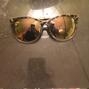 Guess brown tortoise sunglasses